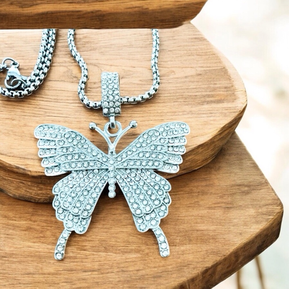 🆕 Crystal Butterfly Pendant Necklace Alloy/Stainless Steel - Picture 1 of 6